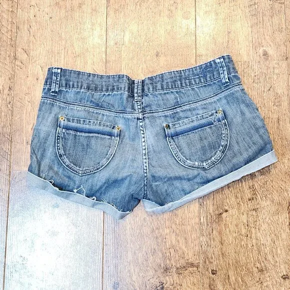 AMERICAN EAGLE Vintage Cuffed Jean Shorts - Sz 6 - Picture 2 of 4